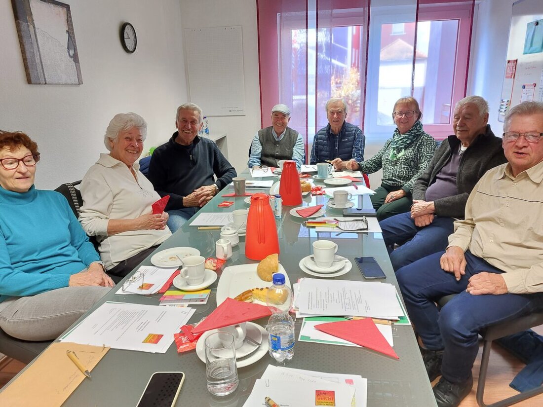 Weiden. Die Ver.di-Senioren in der Oberpfalz läuten die letzte Etappe 2025 ein und planen mit 4.400 Mitgliedern Aktionen. Geplant sind Gedenken in Flossenbürg, Rückblicke in Weiden und Regensburg sowie Schwerpunkte für 2026.