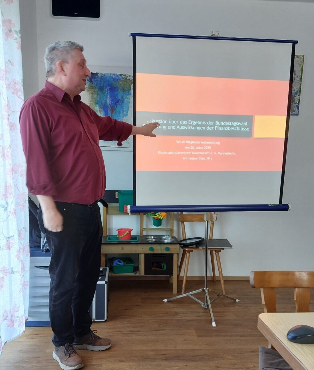 Weiden. Bei einer Veranstaltung in Weiden betonte Herbert Schmid die wachsende Spaltung der Gesellschaft und die Bedeutung von Verteilungsgerechtigkeit. Sicherheit und Wirtschaft waren zentrale Themen bei der Wahl, wobei auch Tarifverträge für den Staatshaushalt und die Sozialversicherung als wichtig erachtet wurden.