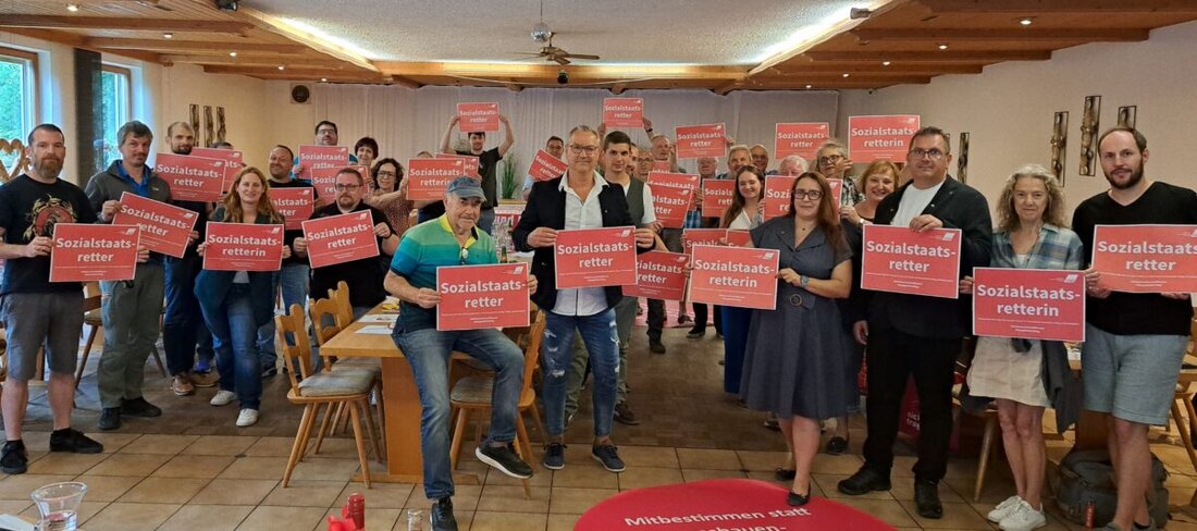 Schwandorf. Ver.di-Aktive aus der Oberpfalz schlagen wegen geplanter Einschnitte am Sozialstaat Alarm und warnen vor Folgen für Demokratie und Beschäftigte. In einer Versammlung fordern sie gerechte Finanzierung statt Kürzungen.