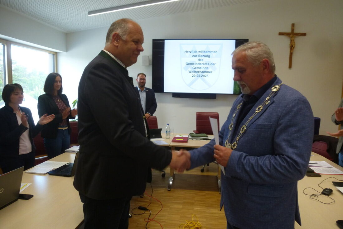 Weiherhammer. Erwin Rast wurde als Gemeinderat in Weiherhammer vereidigt, nachdem er für den ausgeschiedenen Ralph Egeter nachgerückt ist. Die Gemeinde diskutierte außerdem über Bauprojekte und eine zunehmende Rattenplage.