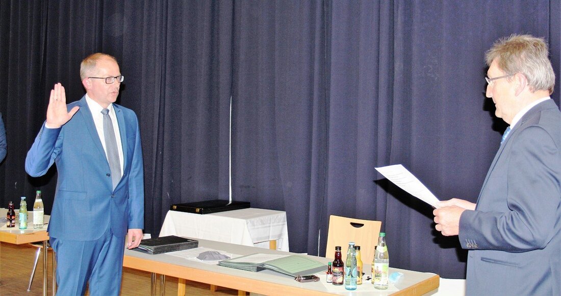 Kemnath. Die Stadt Kemnath hat nun auch einen offiziell vereidigten neuen 1. Bürgermeister: Roman Schäffler legte am Montagabend den Amtseid auf das Grundgesetz der Bundesrepublik Deutschland sowie die Bayerische Verfassung [&hellip;]