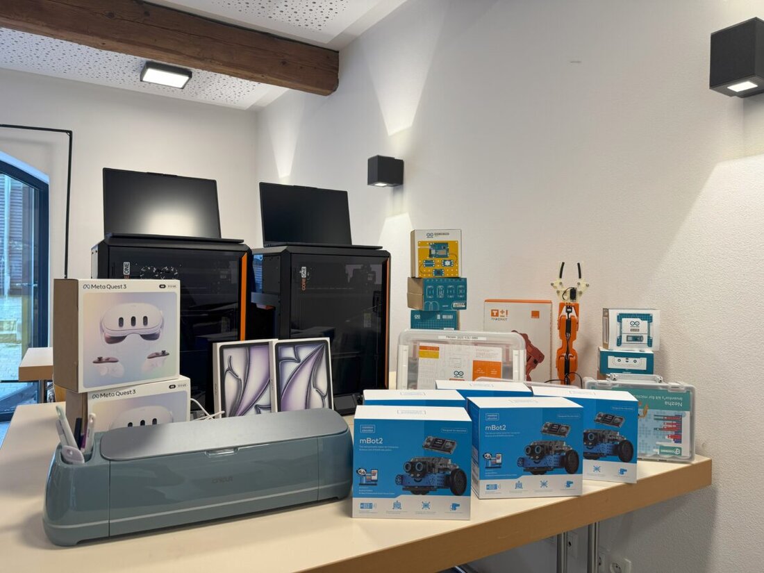 Plößberg. PlößbergWerk e.V. erhält 10.000 Euro von IKom Stiftland, kauft VR-Brillen und 3D-Drucker und lädt zu offenen Treffen im Generationentreff ein.