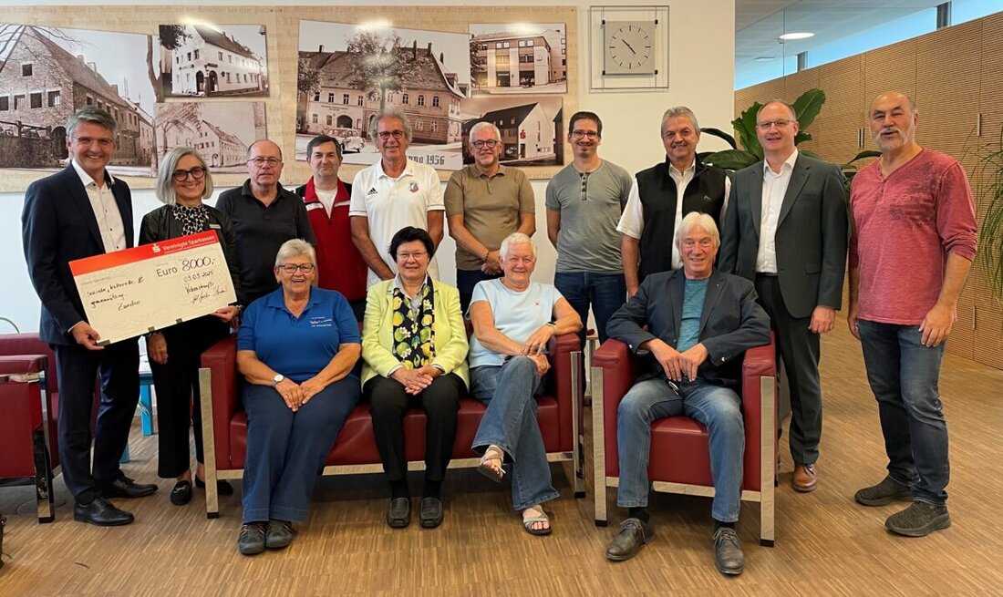 Vohenstrauß. Die Vereinigten Sparkassen spenden 8000 Euro an neun Vereine, Organisationen und kirchliche Institutionen und fördern damit lokale Projekte und Ehrenamt.