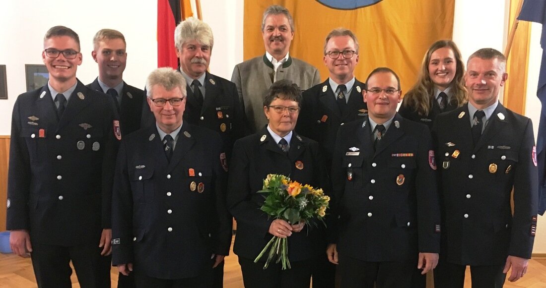 Vohenstrauß. Was braucht die Feuerwehr? Ganz klar: engagierte Kameraden! Ihrem Steuerfachmann, einem Gründungsmitglied und ihrem Engel im Gerätehaus lassen die Vohenstraußer eine besondere Ehre zuteil werden.  Von Marie Bauer  Was [&hellip;]