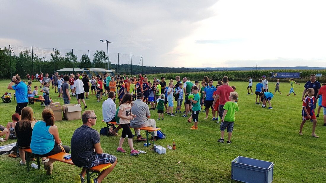 Neunkirchen. Das 35-jährige Vereinsjubiläum des TSV Neunkirchen 1982 e. V. feierten die Mitglieder mit mehreren Turnieren. Von den Bambinis bis zu den Alten Herren waren alle Mannschaften dabei. Wie sollte [&hellip;]