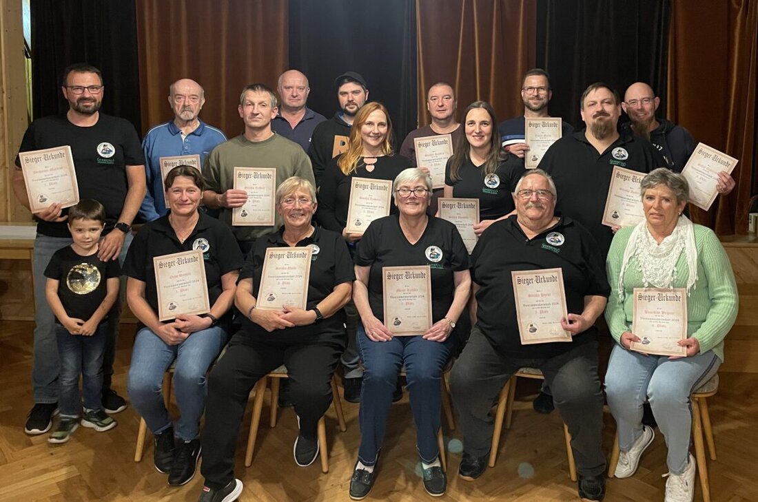Latsch. Der Schnupferclub Latsch ehrte seine Vereinsmeister bei einem festlichen Jahresessen. Bettina Ochs und Markus Pschierer gewannen die Titel bei den Damen bzw. Herren.