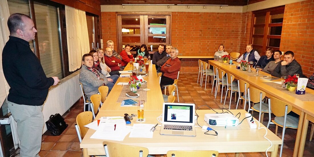 Neunkirchen/Regensburg. Gelungene Premiere im Tennis-Bezirk Oberpfalz: Das erste Vereinstreffen hat vor kurzem bei der Tennis-Gemeinschaft (TG) Neunkirchen stattgefunden und ist von den Vereinsvorsitzenden der Region sehr gut angenommen worden. Es [&hellip;]