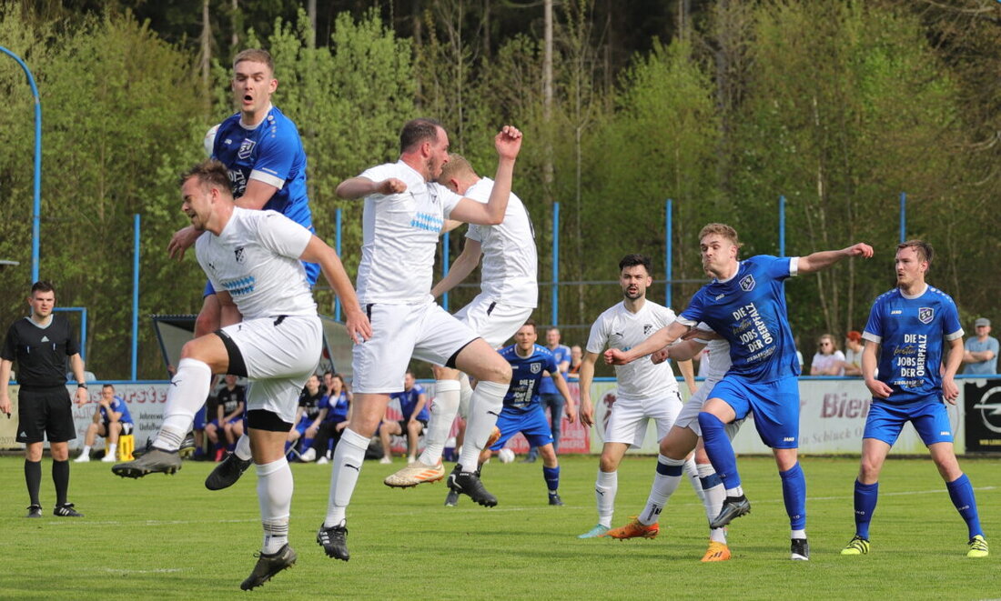 Etzenricht. Dritter gegen Vierter: Der SVE empfängt am Samstag 15 Uhr den SV Schwarzhofen, nur einen Punkt hinter dem Gastgeber. Trainer Andy Wendl warnt vor einem kompakten, disziplinierten und physisch starken Gegner.