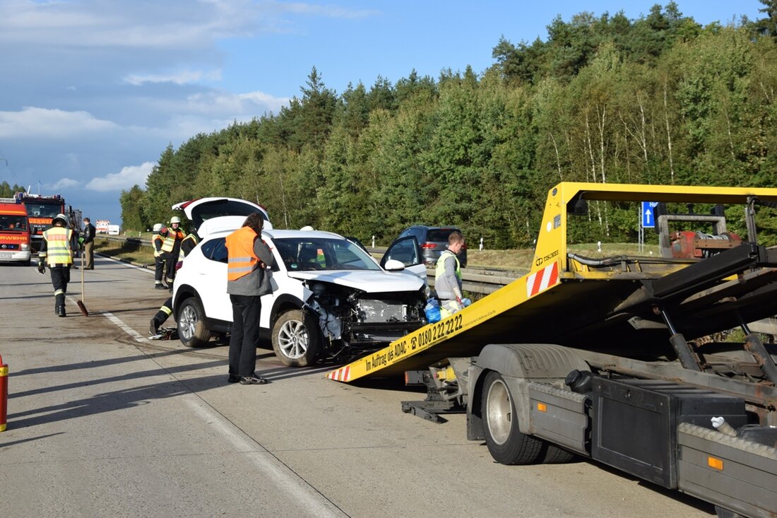 Weiden. Glück im Unglück hatte ein Autofahrer bei einem Unfall auf der A93. Selbst am Tag der deutschen Einheit ist die Feuerwehr stets zur Stelle und fleißig im Einsatz: Gegen 16 [&hellip;]