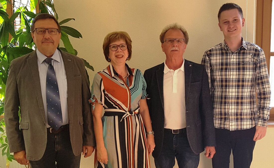 Pressath. Veronika Thumbeck feiert 40-jähriges Dienstjubiläum – und mit ihr das ganze Verwaltungsgemeinschafts-Team.  Der erste Ausbildungsstag ist für junge Menschen etwas ganz besonderes. Endlich starten sie in ihr Berufsleben. An [&hellip;]