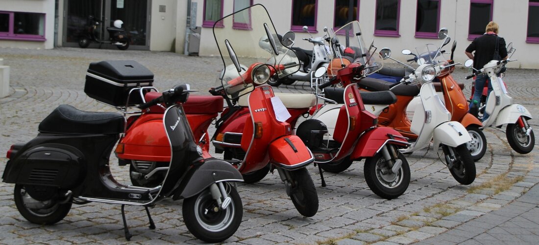 Weiden. Am Sonntag waren die Vespas los. Zum ersten Mal gab es ein Vespa Treffen in Weiden an der OTH. Von Jürgen Masching Unter dem Motto 1. Weidener Vespa Treffen/Roller [&hellip;]