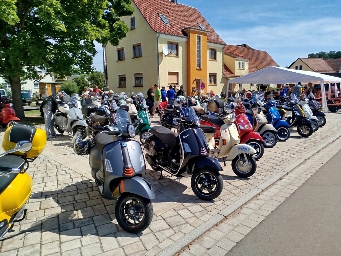 Schwarzenbach. Das 6. Rio Nero Vespa Treffen zog Teilnehmer aus ganz Deutschland und benachbarten Ländern an. Mit Touren und Festlichkeiten wurde das Wochenende zu einem vollen Erfolg.