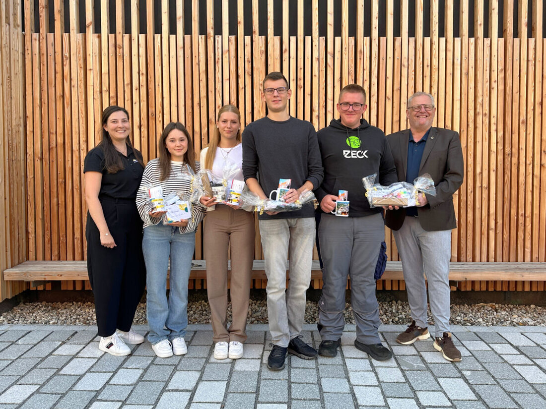 Schwandorf. Vier neue Auszubildende sind seit 1. September in drei Berufen bei der Stadt am Start, darunter Verwaltung, SWFS und Bauhof. Oberbürgermeister Andreas Feller wünschte einen guten Einstieg.