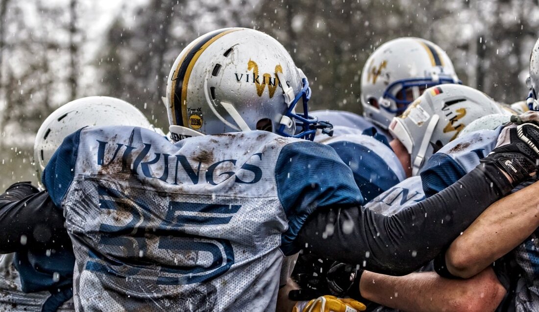 Weiden. Im strömenden Regen bestritten die Weiden Vikings das erste Saisonspiel der U19 Mannschaft. Die Footballer waren höchstmotiviert und spielten sich Schritt für Schritt nach vorne. Das erste Saisonspiel glich [&hellip;]
