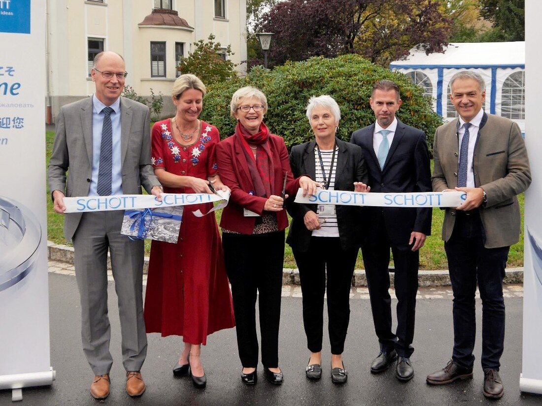 Mitterteich. Die Schott AG richtet in Mitterteich eine Ambulanz für Mitarbeiter ein. Das Erdgeschoß der ehemaligen Geschäftsführerresidenz ist jetzt die Werksarztpraxis „VILLA“. Dort praktiziert „eine Ärztin in Schott-blau“ – denn [&hellip;]