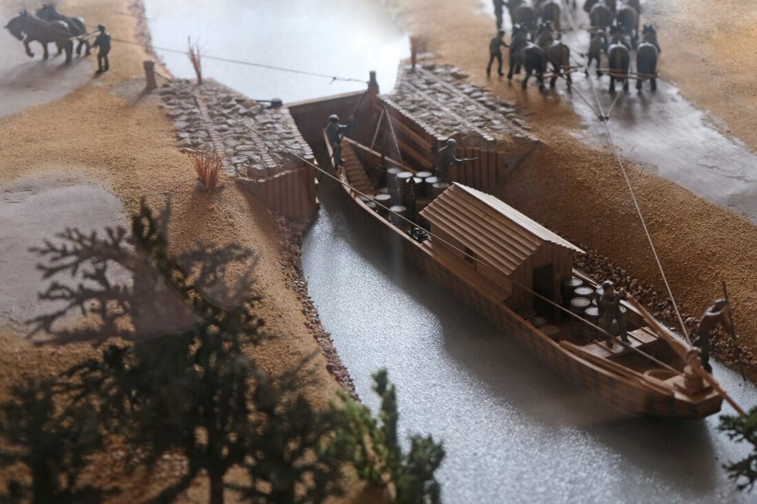 Theuern. Am 11. September 2024 hält Heimatforscher Heinrich Deinzer einen Vortrag über Bau und Betrieb mittelalterlicher Vilsschiffe im Kultur-Schloss. Der Eintritt kostet 2 Euro, Anmeldung erforderlich.