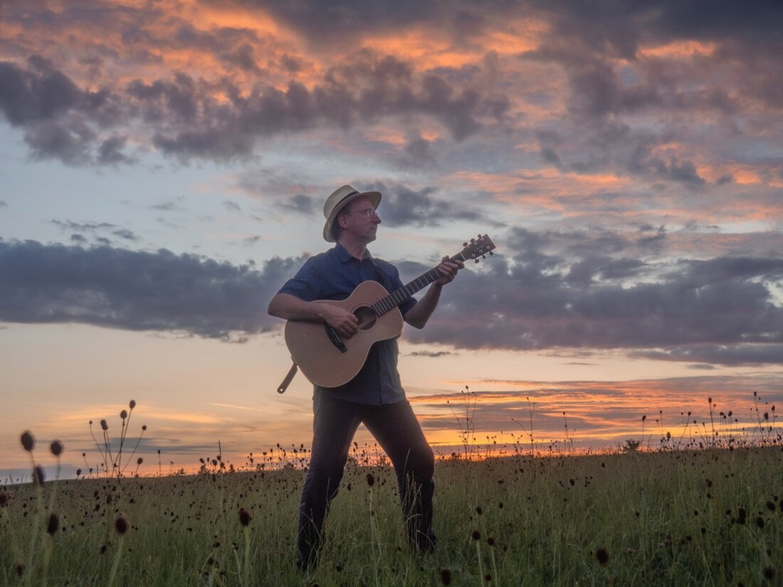 Theuern. Am Sonntag ab 15 Uhr spielt der Oberpfälzer Liedermacher Vilswanderer auf dem Kartoffelfest in der Außenstelle des Bergbau- und Industriemuseums Ostbayern "Glasschleif- und Polierwerk". 
