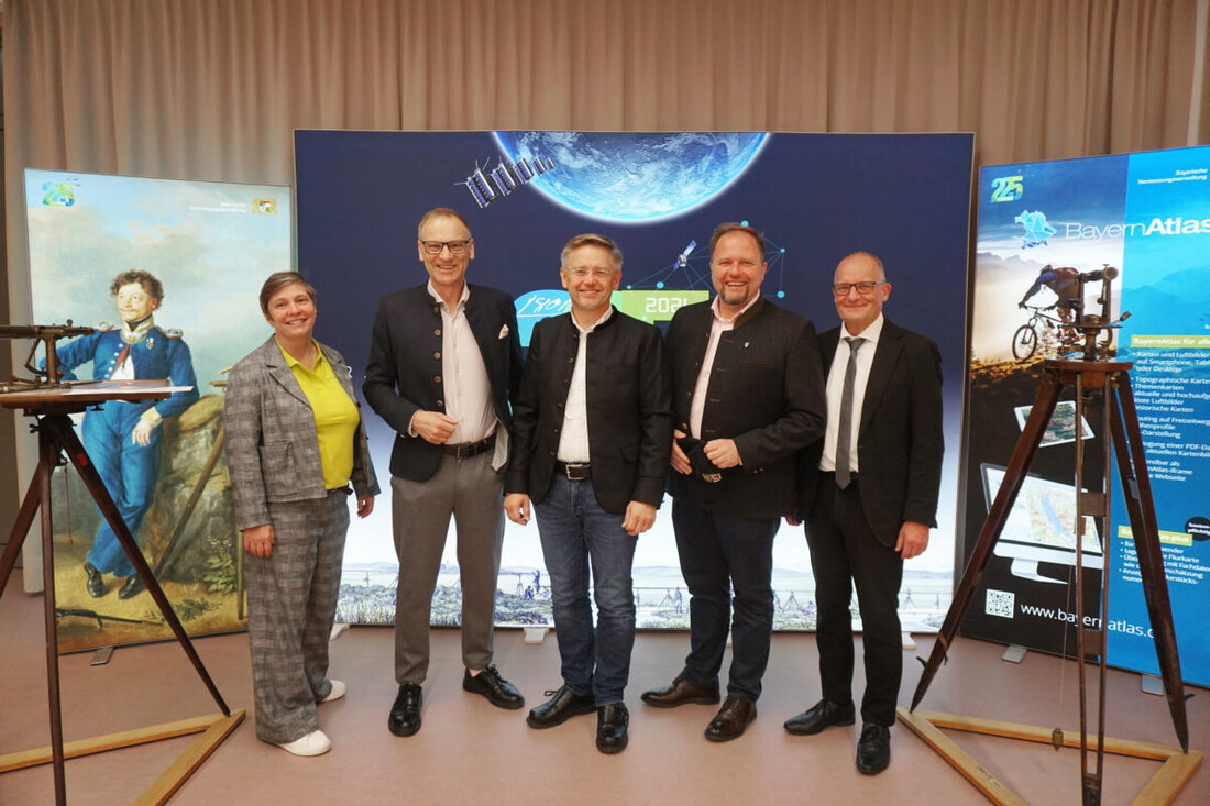Waldsassen. Beim Tag der offenen Tür der LDBV-Dienststelle Geo-Datenbank Bayern am 19. September 2026 kamen über 500 Gäste, erlebten UFO-Flüge per VR und informierten sich zum 225-jährigen BVV-Jubiläum.