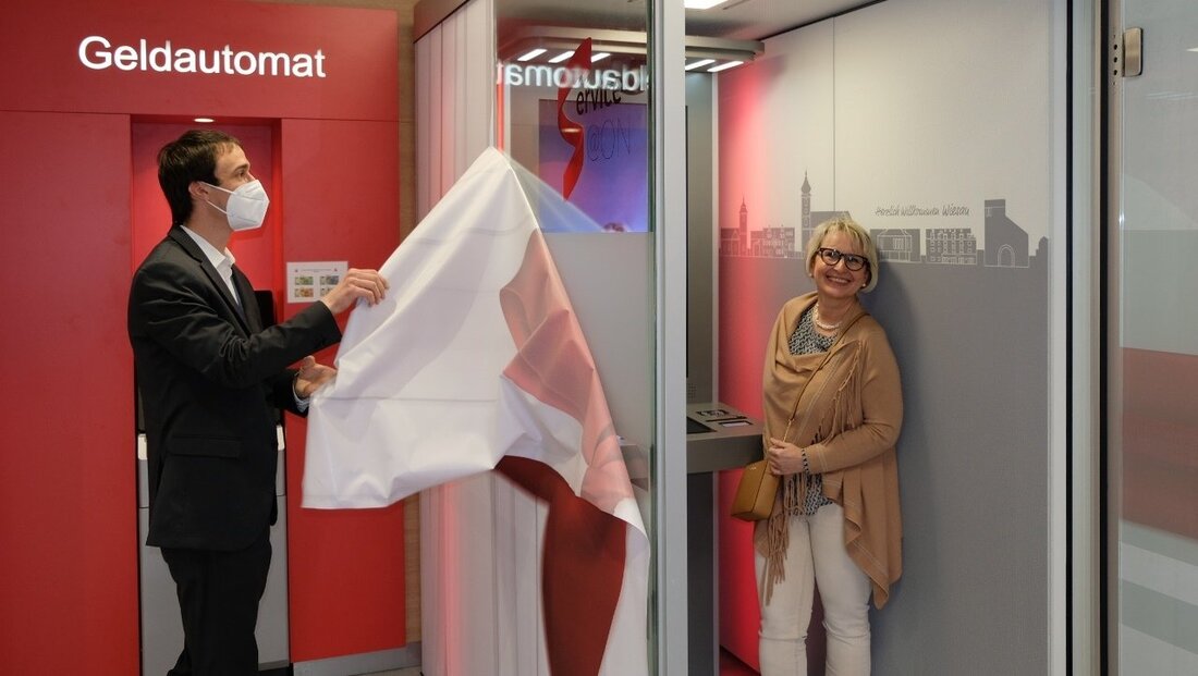 Wiesau/Weiden. Per Video zur Serviceberatung - so geht Digitalisierung: Die Sparkasse Oberpfalz Nord startet in ihrer neu gestalteten Geschäftsstelle in Wiesau den ersten Live-Service per Video. 