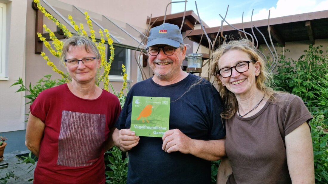 Schirmitz. Der Obst- und Gartenbauverein hat drei Gärten als „Vogelfreundlicher Garten“ ausgezeichnet – im Rahmen der Kampagne „gArtenvielfalt“. Eine LBV-Jury prüfte die Kriterien, weitere Anmeldungen sind bis 2027 möglich.