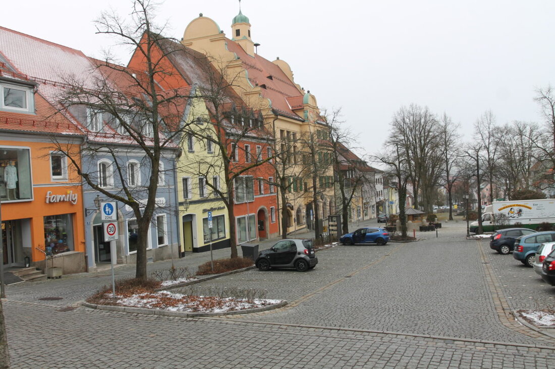 Vohenstrauß. Die Stadt setzt auf umfangreiches Stadtmarketing und Leerstandsmanagement zur Belebung der Innenstadt und Förderung des lokalen Handels. Zudem sind Aktionen und ein Eventkalender geplant, um Kultur und Soziales zu stärken.