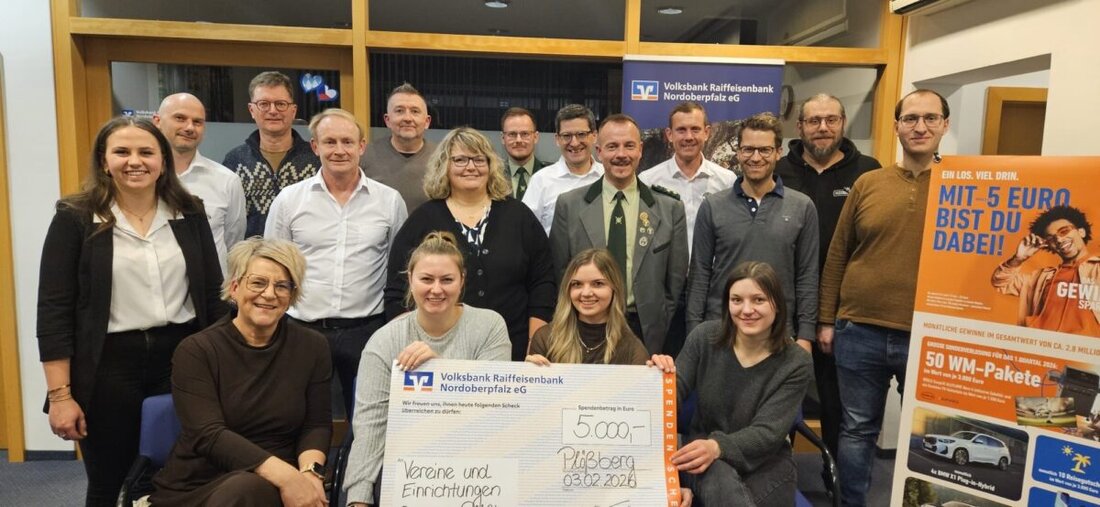 Plößberg. Die Volksbank Raiffeisenbank hat in der Filiale Spenden von 5.000 Euro an zehn Vereine und Einrichtungen aus dem Ort und Umland übergeben. Geschäftsstellenleiterin Gudrun Teicher dankte für das große Engagement.