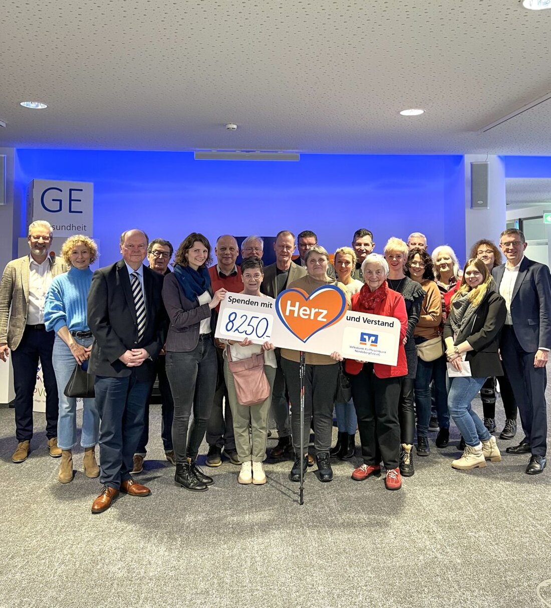 Weiden. Die Volksbank Raiffeisenbank Nordoberpfalz hat in Weiden 8.250 Euro an 24 örtliche Organisationen gespendet, finanziert durch den Gewinnsparverein Bayern.