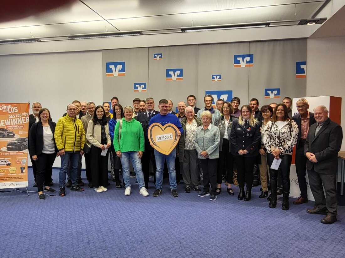 Vohenstrauß. Die Volksbank Raiffeisenbank Nordoberpfalz spendet 19.500 Euro an Vereine, Kindergärten, Kirchen und die Kinderkrebshilfe Oberpfalz Nord zur Förderung von Projekten und Zusammenhalt.