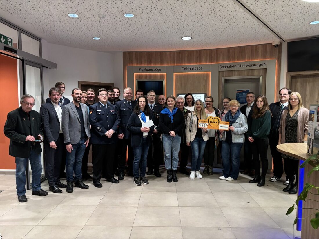 Moosbach. Die Volksbank Raiffeisenbank Nordoberpfalz hat 21 Vereine und Institutionen zur Spendenübergabe eingeladen. Adolf Hammerl und Nadine Blau überreichten 9.000 Euro für Engagement und Zusammenhalt vor Ort.