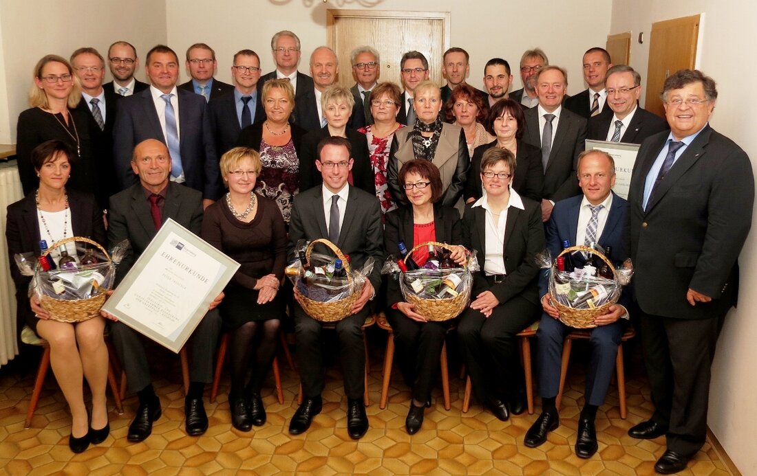 Weiden. Im Rahmen eines Festabends in der Gaststätte „Bräustüberl“ in Weiden hat der Vorstand der Volksbank Nordoberpfalz eG 28 Mitarbeiter für ihre 10-, 20-, 25-, 30-, 35-, 40- und 45-jährige [&hellip;]