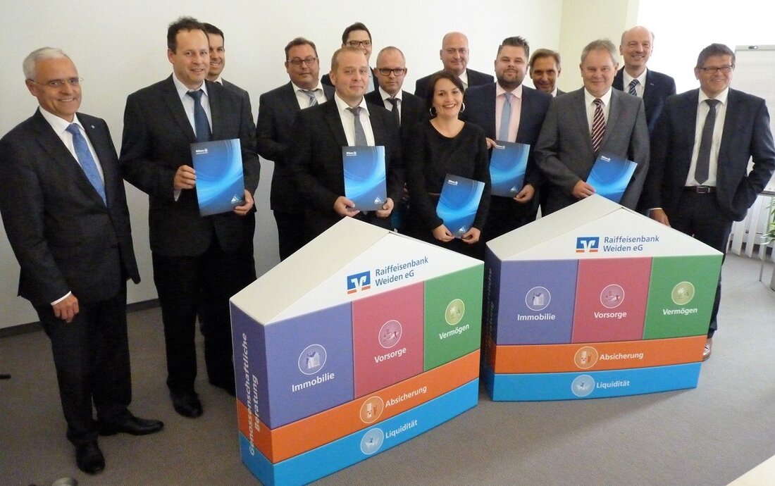 Weiden. Neun Mitarbeiterinnen und Mitarbeiter der Volksbank Raiffeisenbank Nordoberpfalz sind für die erfolgreich absolvierte Fortbildung “Zertifizierter Vorsorgeberater Allianz” geehrt worden. Die Allianz-Versicherung stellte das Seminar zur Verfügung und führte auch die [&hellip;]