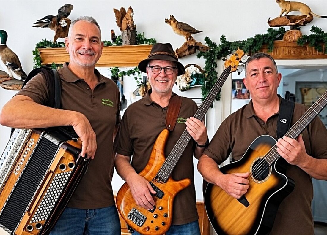 Weiden. Beim Volksmusikstammtisch mit OTV treffen am Freitag, 20. November, in der „Almhüttn“ vier Gruppen aufeinander, es gibt handgemachte Volksmusik in geselliger Runde. Beginn ist um 19 Uhr, der Eintritt ist frei.