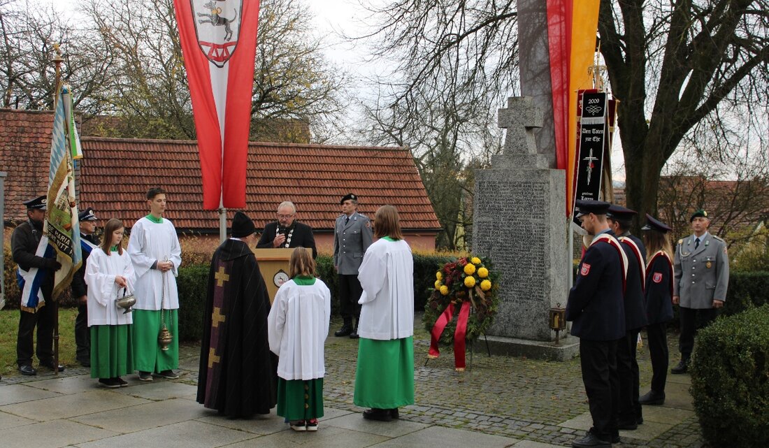 Wurz. Sich erinnern, sich Zeit nehmen zum Erinnern – und verantwortlich die Zukunft gestalten: Wurz begeht den Volkstrauertag mit Gedenkfeier am Kriegerdenkmal.  Von Tom Kreuzer  Während der Messfeier ging Geistlicher [&hellip;]