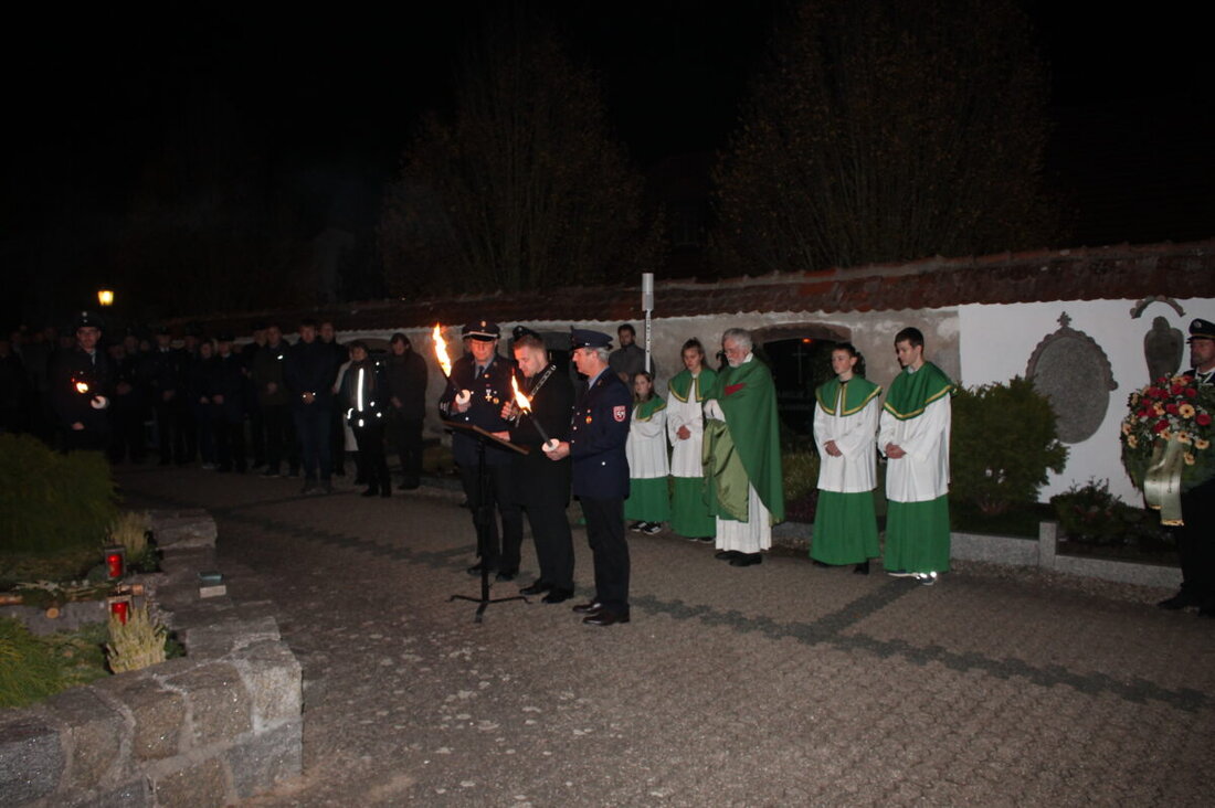 Burkhardsreuth. Am Volkstrauertag wurde in Burkhardsreuth an die Opfer der Weltkriege erinnert, wobei zur Friedensförderung und gegen das Vergessen aufgerufen wurde.
