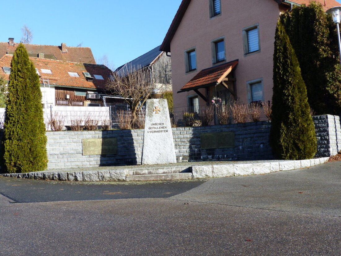 Döllnitz/Leuchtenberg. Zum Volkstrauertag finden die Feiern in Döllnitz am Samstag, 15. November, und in Leuchtenberg am Sonntag, 16. November. Beginn in Döllnitz um 18.45 Uhr, dort um 8.15 Uhr; Messen um 19 Uhr und 8.30 Uhr.