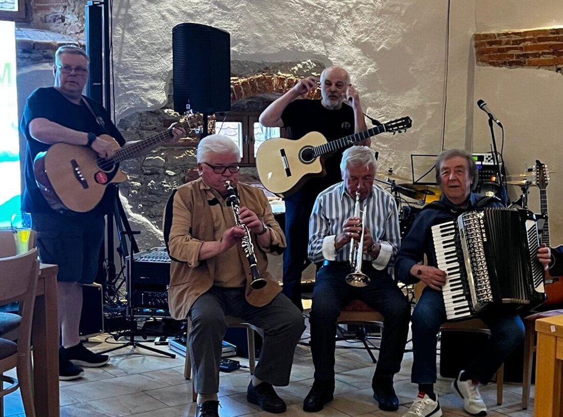 Bärnau. Volles Haus im Gasthof zur Post: vier Musik-Acts von Schlagern bis Rock ließen das Publikum singen, tanzen und feiern. Weiter geht es am 2. Mai 2026 mit der Band Hula Hoop live.