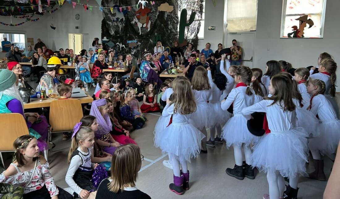 Eslarn. Beim SPD-Kinderfasching füllten bunt verkleidete Kinder die Alte Turnhalle und feierten die fünfte Jahreszeit. Es gab freien Eintritt, Gratis-Snacks und Spiele, dazu Auftritte der Bambini-Prinzengarde aus Pleystein.