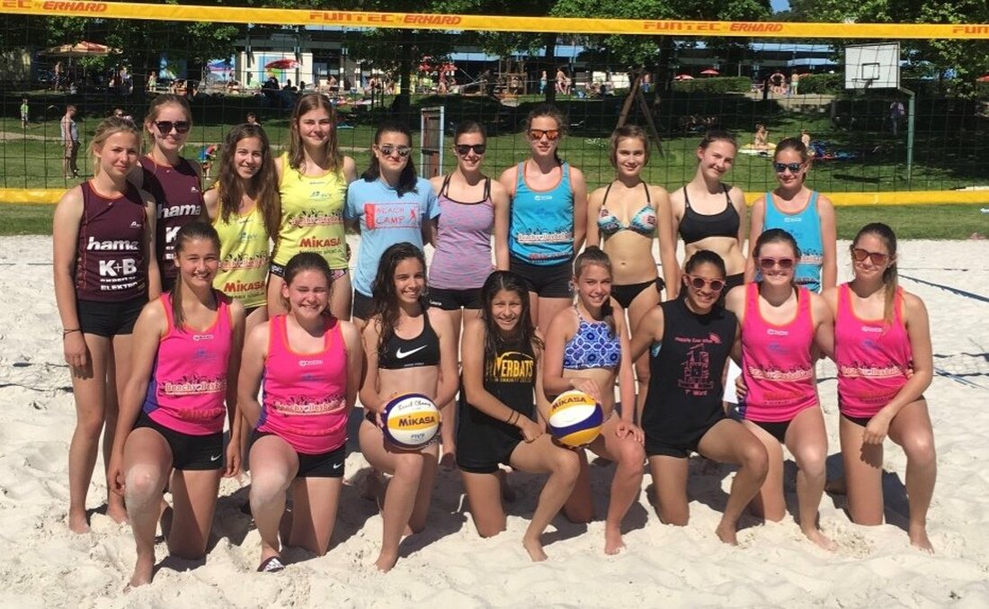 Grafenwöhr. Strahlender Sonnenschein, blauer Himmel und knapp 28 Grad – perfekte Bedingungen für jeden Beachvolleyballer. Bei der Beachvolleyball Oberpfalzmeisterschaft U17 im Waldbad Grafenwöhr ging es richtig zur Sache. Die Jugendspieler legten [&hellip;]