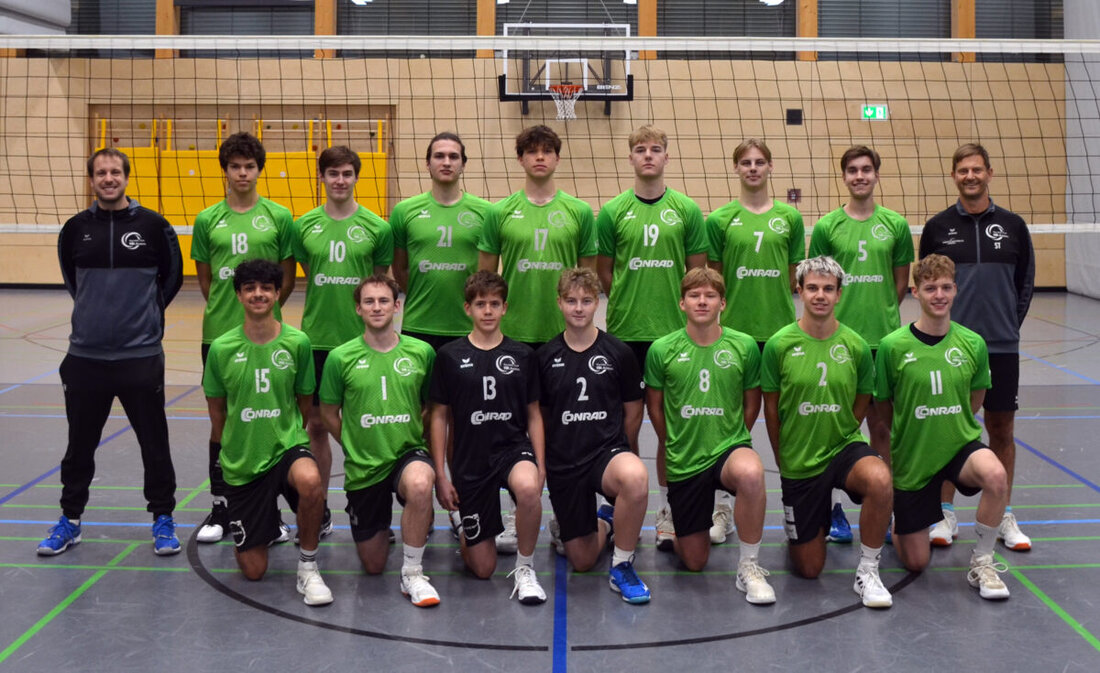 Amberg. Am Sonntag steigen die ersten Oberpfalz-Meisterschaften der U 20 im Volleyball: die Jungen ab 10 Uhr in der Schönwerth-Realschule, die Mädchen in Regenstauf. Favorit ist der VCDJK Amberg, doch Regensburg lauert.