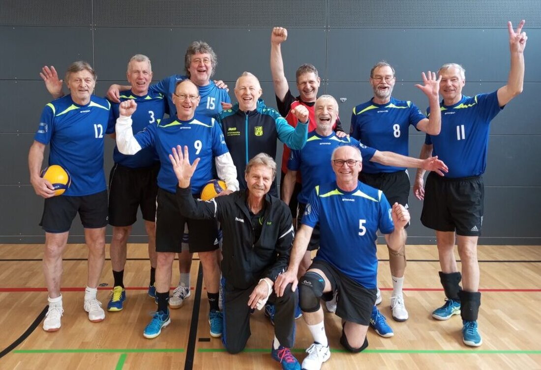 Bayreuth. Starke Titelkämpfe im bayerischen Volleyball: U 14 krönt VGF Marktredwitz (Jungs) und SV Schwaig (Mädels); bei den Senioren jubeln BSV 98 Bayreuth (M 59+) und VCDJK Amberg (M 64+) und lösen Tickets für Dresden.