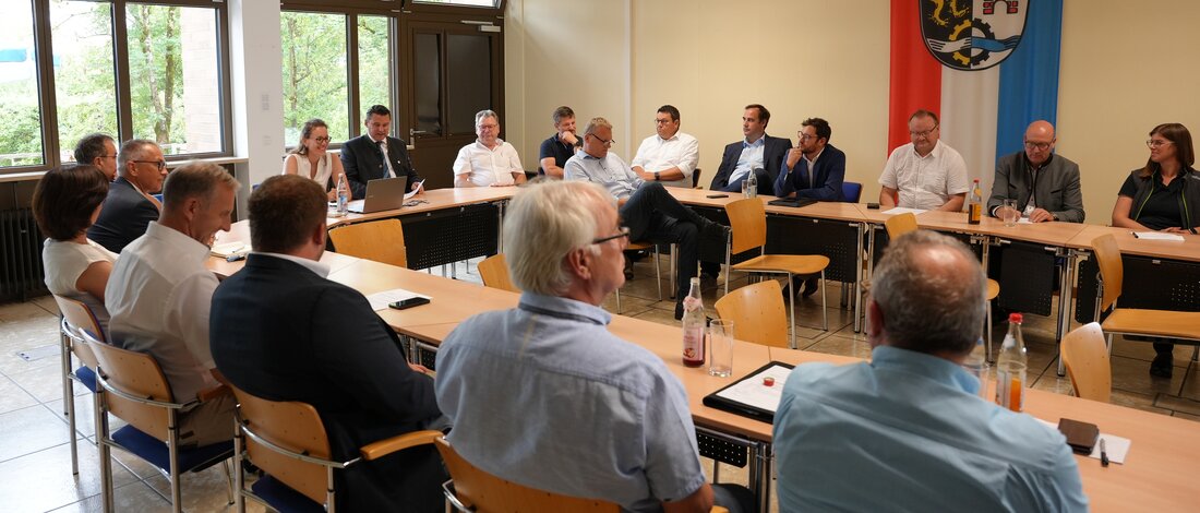 Schwandorf. Die Lokale Aktionsgruppe zog bei ihrer Vollversammlung eine positive Bilanz: 16 Projekte sind bewilligt, drei abgeschlossen, fünf in Umsetzung. Die verfügbaren LEADER-Mittel sind fast vollständig gebunden.