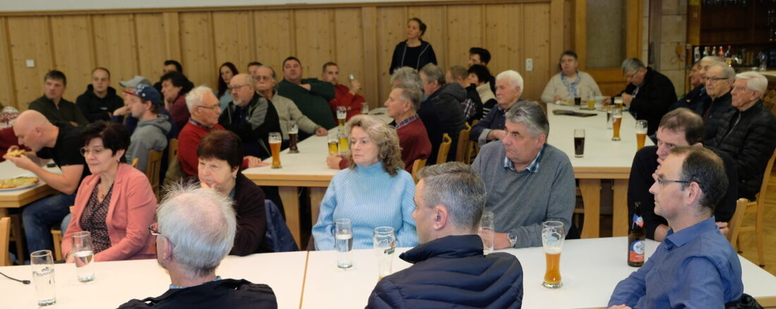 Vorbach. Bürgermeister Alexander Goller stellt klar, dass die Investitionen der Gemeinde deren Kontostand nicht beeinträchtigen und hebt die erfolgreichen Projekte und Pläne für die Zukunft hervor, einschließlich des Glasfaserausbaus und neuer Bauvorhaben.