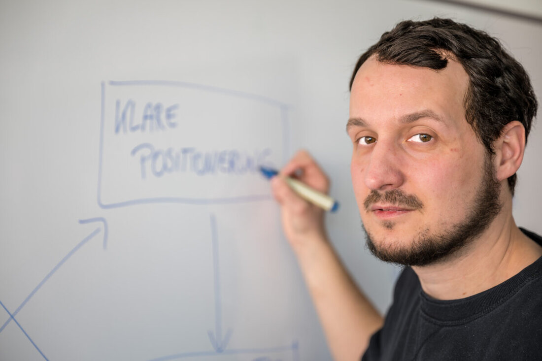 Weiden. Die vhs lädt zum Workshop für die Lange Nacht der Demokratie 2026 ein: am 16. Januar 2026 von 16.30 Uhr bis 19 Uhr, kostenlos. Vereine, Organisationen und Einzelpersonen entwickeln Ideen mit Impuls von Peter Corell.