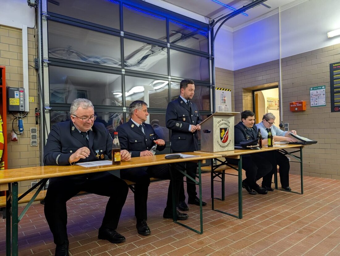 Schwarzenbach. Bei der Jahreshauptversammlung der Feuerwehr blickten Mitglieder auf ein aktives Jahr mit 34 Einsätzen und viel Ausbildung zurück. Im Fokus stehen 48 Aktive, elf Jugendliche und die Fahrzeugsegnung am 2. August.