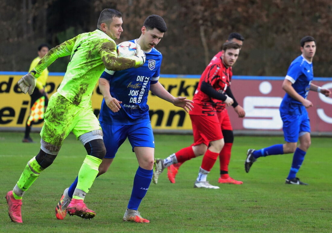 Schnaittenbach/Etzenricht. Austragungsort für Teil drei des Pensums von Bezirksliga-Tabellenführer Etzenricht innerhalb acht Tagen ist am Sonntag um 15 Uhr das Sportzentrum des TuS Schnaittenbach. 