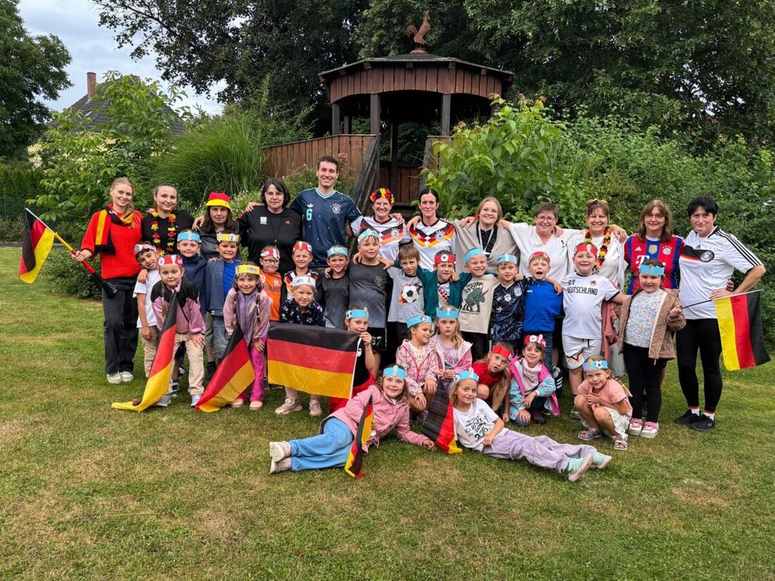 Neustadt/WN. Im Kindergarten St. Martin feierten 26 Vorschulkinder am Freitag, 17. Juli, unter dem Motto Fußball ihren Abschied und „Aufstieg in die erste Klasse“. Spiele, Schatzsuche, Lagerfeuer und Disco sorgten für strahlende Gesichter.