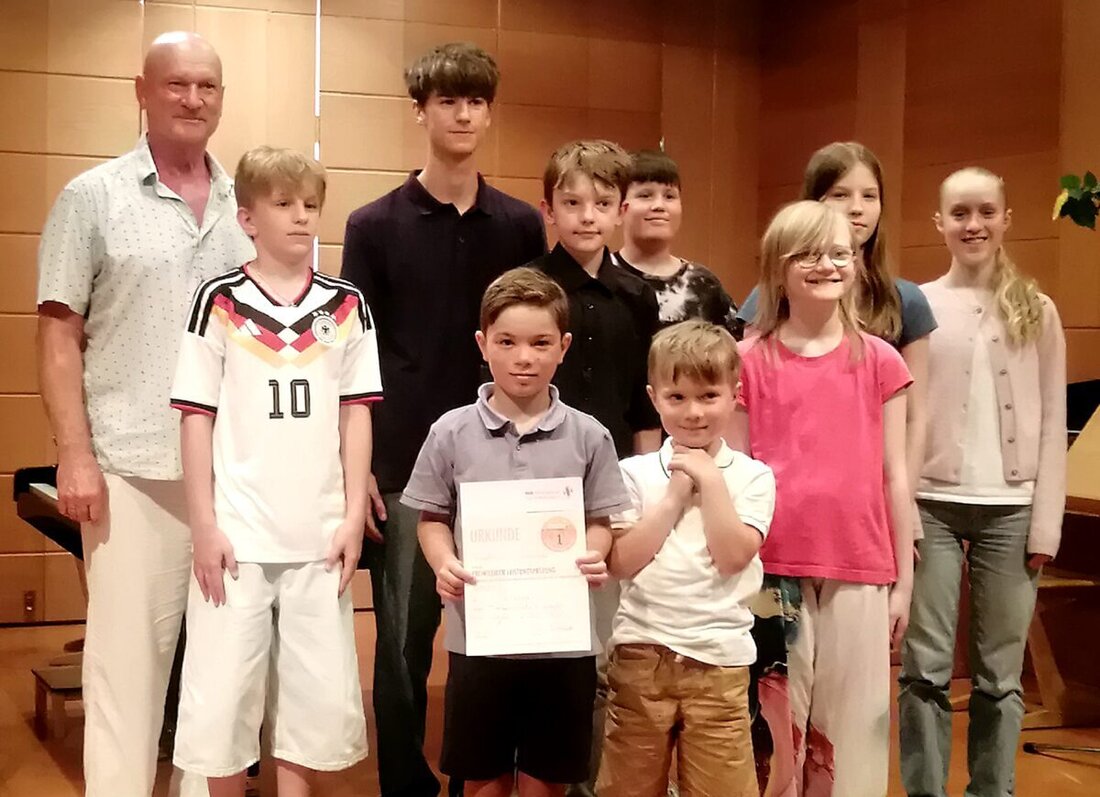 Weiden. Die Klavier- und Gitarrenklasse von Wolfgang Charanza verwandelte das Auditorium der Franz-Grothe-Schule mit einem abwechslungsreichen Vorspielabend in einen stimmungsvollen Konzertsaal und erntete langen Applaus.