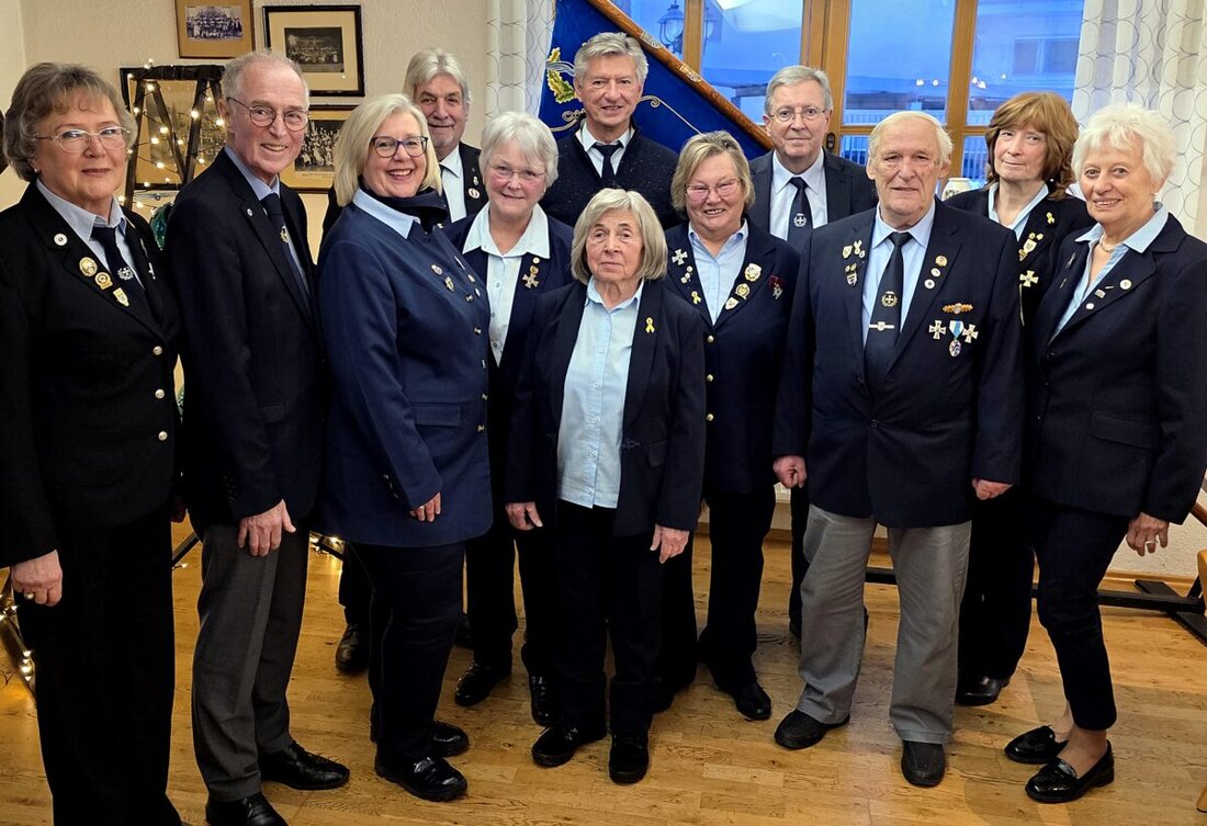 Weiden. Die Siebener-Kameradschaft bestätigte ihre Vorstandschaft einstimmig und setzt die Arbeit zwei weitere Jahre fort. 163 Termine und ein Mitgliederstand von 243 zeigen das lebendige Vereinsleben, das Gäste lobten.