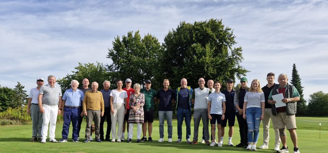 Schmidmühlen. Beim Vorstands Cup 2025 spielten 76 Teilnehmer bei Traumwetter. Bruttosiege holten Laura Renner und Paul Cormann und Nettoklassen gewannen Timo Frankl, Aaron Müller und Kevin Adlhoch.