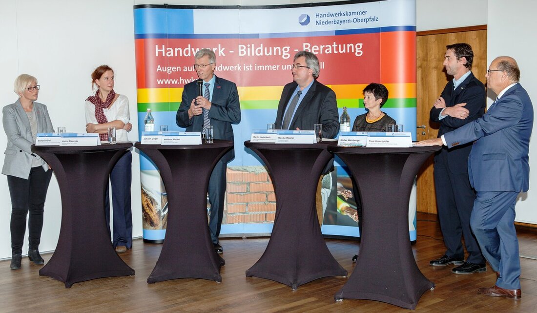 Weiden/Straubing. Die Handwerkskammer Niederbayern-Oberpfalz diskutierte bei einer Fachveranstaltung die Möglichkeiten zur Förderung und Integration von Flüchtlingen und Asylbewerbern. Das Handwerk ist seit jeher für seine integrativen Kräfte bekannt. Nicht umsonst [&hellip;]